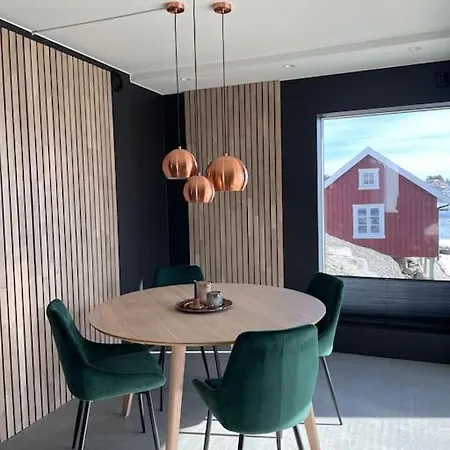 #Lofoten Leilighet Ved Sjoen Ballstad Exterior photo